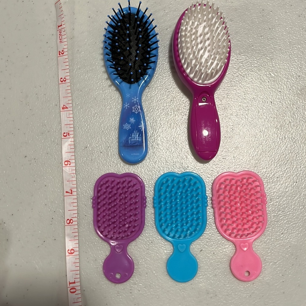 5 Princess Hairbrushes - Picture 3 of 3